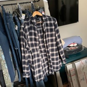 PENDLETON plaid flannel. Black/white/red pin stripes Preowned very nice cond